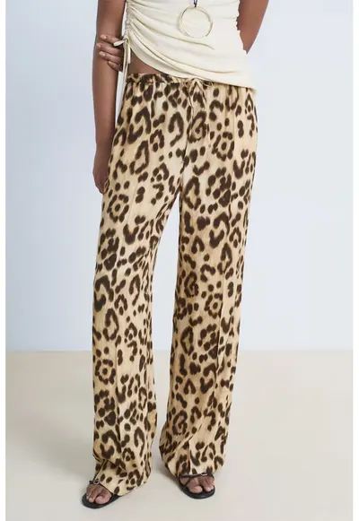 Pantaloni vaporosi cu animal print - Maro inchis/Maro camel