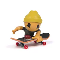 Figurina - Tech Dech - SK8 Crew - Casca galbena si placa