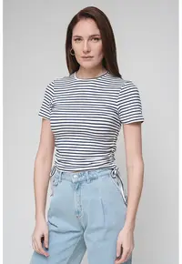 Tricou slim fit cu decolteu la baza gatului si model in dungi - Alb/Albastru inchis