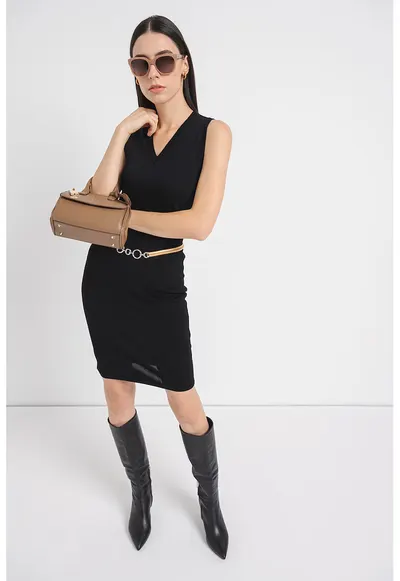 Rochie bodycon scurta cu decolteu in V - Negru