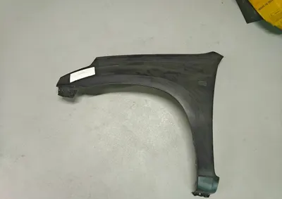 Aripa Stanga potrivit TOYOTA RAV4 II 2000-2005 Resigilat - (cu orificiu semnalizator)