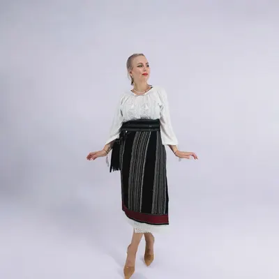 Set traditional format din catrinta si brau Ariel 3