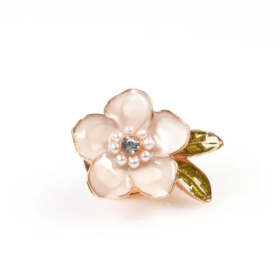 Brosa martisor floare roz cu perle albe