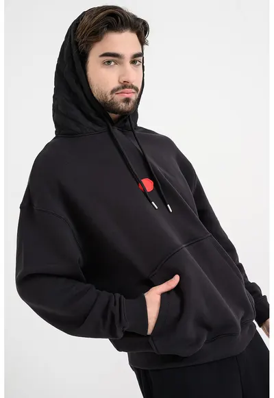 Hanorac cu logo stampila si buzunar kangaroo - Negru