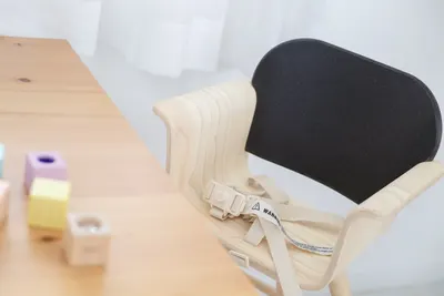 Scaun de masa negru
