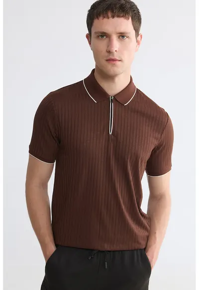Tricou polo cu fenta cu fermoar - Maro inchis/Maro
