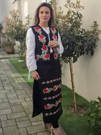 Costum Traditional Vesta si Fote Flori 4