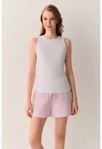 Pijama cu striatii si pantaloni scurti - Alb