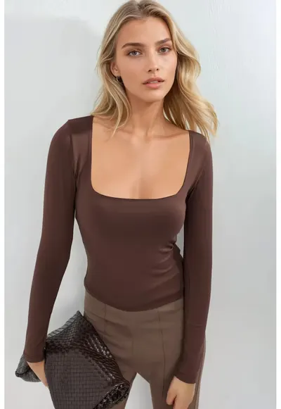 Bluza dama - mulata - maneci lungi - decolteu patrat - maro cafeniu - jerseu