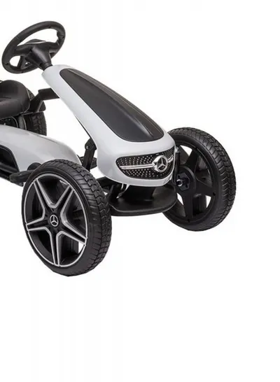 Kart cu pedale pentru copii Novokids Mercedes Benz Kart Pro Alb, cu claxon si melodii, structura metalica, frana de mana, functie freewheel, scaun ajustabil, mers cu spatele