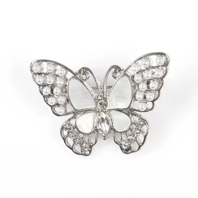Brosa martisor fluture argintiu cu perle albe