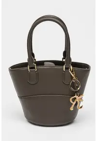 Geanta bucket din piele cu talisman - Maro inchis - 17 x 24 x 12 cm