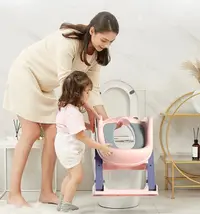 Reductor toaleta pentru copii Little Mom Pink, pliabil, cu trepte antiderapante, manere ergonomice si treapta reglabila pe 2 nivele de inaltime, colac moale din spuma PVC, design anti-stropire, compatibilitate universala