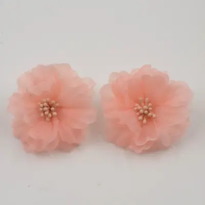 Cercei statement floare din voal roz