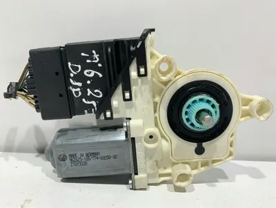 Motoras macara geam dreapta spate 5N0959704B Volkswagen Tiguan (2007-2011)