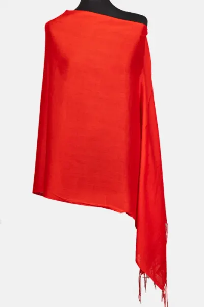 Esarfa rosie dreptunghiulara din material tip cashmere