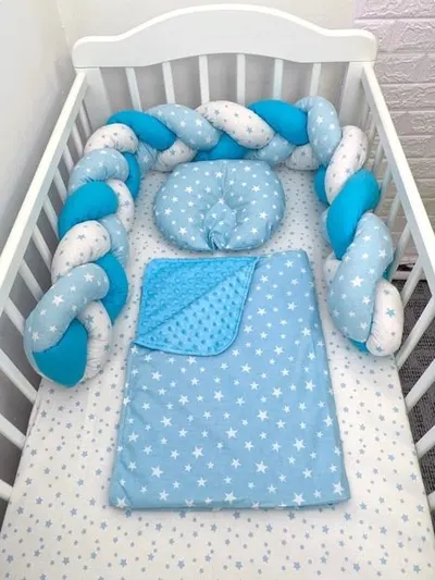 Lenjerie de pat 120x60 cm cu aparatoare impletita 180 cm mix stelute albastre