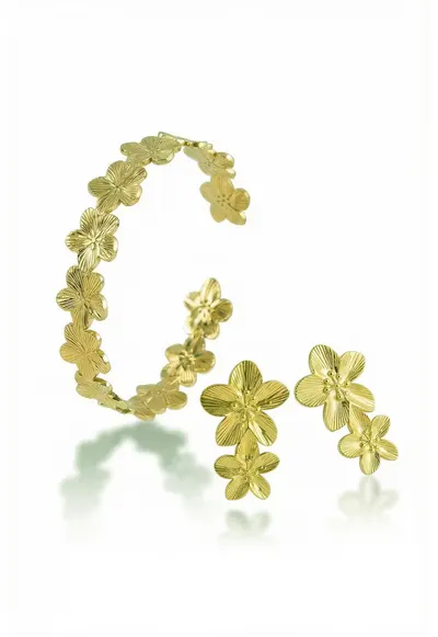 Set de bratara rigida si cercei in forma de floare placat cu aur de 18K - 3 piese - Auriu