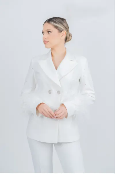 Compleu elegant alb cu pantaloni conici