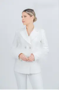 Compleu elegant alb cu pantaloni conici