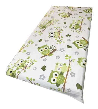 Cearsaf cu elastic pe colt 140x70 cm Bufnite indragostite cu verde
