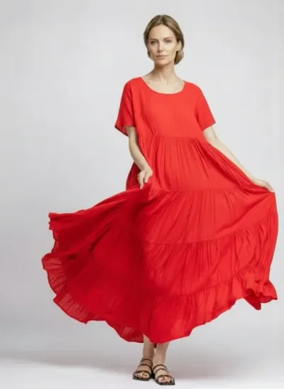 Rochie lunga, croi amplu cu patru volane, stil boem elegant, corai