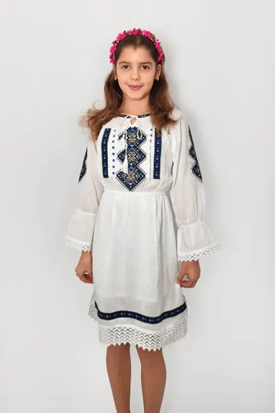 Rochie traditionala fetite Zoe 4