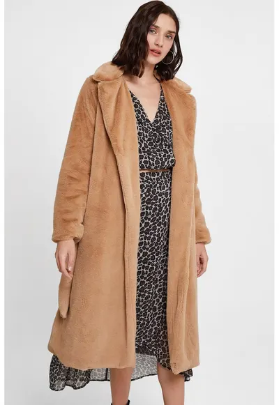 Palton lung din plus cu model petrecut - Maro camel