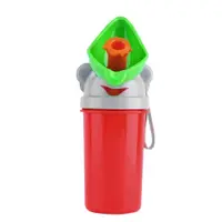 Pisoar Little Mom Pee Trainer Red pentru fetite, portabil, cu sistem anticurgere, capacitate maxima 500 ml