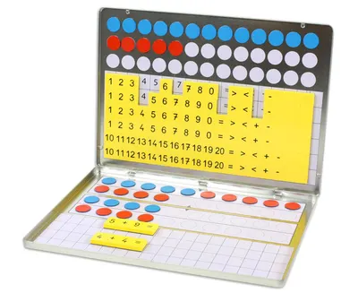 Tablă cu 131 de piese magnetice pentru activități matematice, 31.4 x 22.5 cm