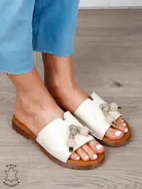 Papuci Dama din piele naturala lacuita cu Model Decorativ și Accesoriu Elegant CRL1263 BEJ
