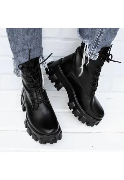 Bocanci din piele naturala - cu siret si talpa cu aspect masiv Classic - Negru