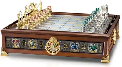 Șah The Noble Collection - Setul de șah Quidditch al caselor Hogwarts