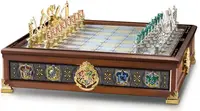 Șah The Noble Collection - Setul de șah Quidditch al caselor Hogwarts