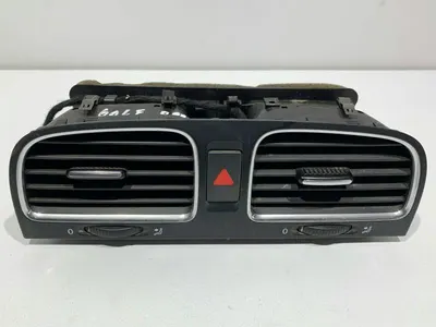 Grila ventilatie bord centrala 5K0815736D Volkswagen Golf 6 (2008-2013)
