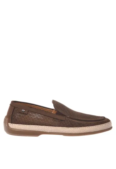 Pantofi loafer de piele nabuc cu perforatii - Maro