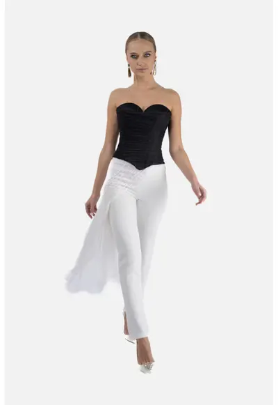 Pantaloni conici cu fronseu si volan lateral