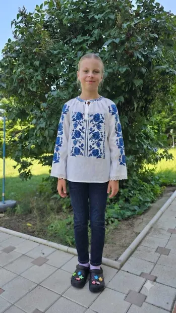 Ie traditionala fetite Alexandra 18