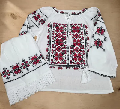 Compleu traditional fetite Iustina