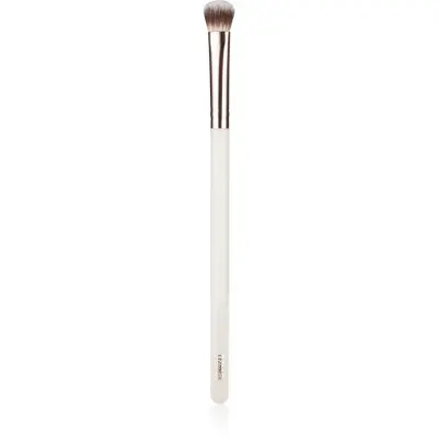 MUA Makeup Academy Brushes Flat Eye Base perie plata pentru aplicarea fardului 1 buc