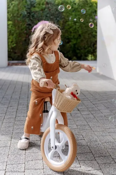 Bicicleta fara pedale pentru copii, Adamex Pixie, cu roti de 12 inch din spuma PU, cu cosulet, design retro, scaun reglabil, inaltime sezut 33-43 cm, sarcina maxima admisa 50 kg, 2-6 ani, Snow White