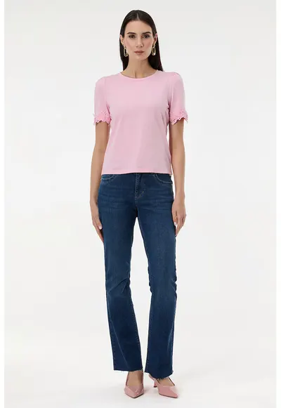 Tricou cu model uni si insertii din dantela - Roz