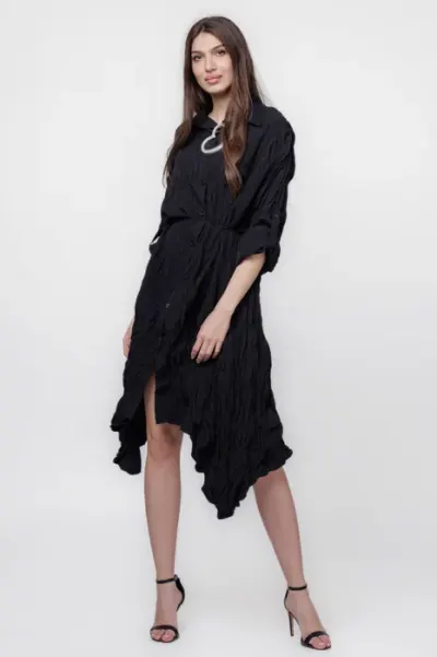 Rochie camasa creponata, in colturi, neagra