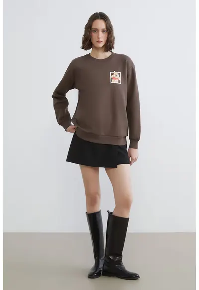 Bluza de trening supradimensionata cu Winnie The Pooh - Maro