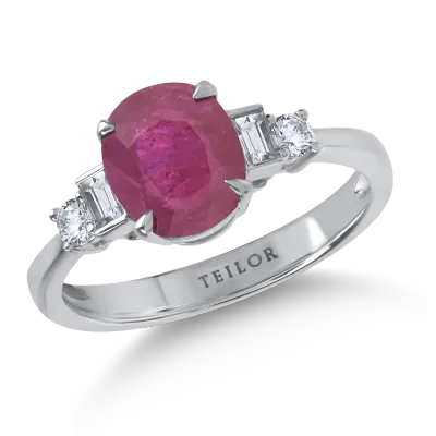 Inel din aur alb cu rubin oval de 2.03ct si diamante de 0.2ct