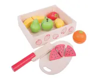 Set de 7 fructe din lemn pentru feliat în lădiță