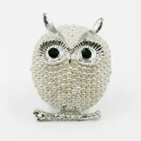 Brosa eleganta bufnita din metal cu perlute artificiale