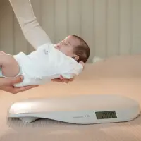 Cantar digital pentru bebelusi KikkaBoo Lyra Beige,design compact cu afisaj LCD cu lumina alba, functie Hold,functie tara,oprire automata dupa 2 minute,precizie de la 50g pana la 20kg,Suprafata concava ergonomica+centimetru