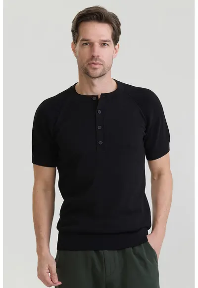 Tricou slim-fit cu guler henley - Negru