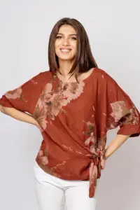 Bluza din in cu imprimeu floral watercolor si prindere laterala, fond caramiziu